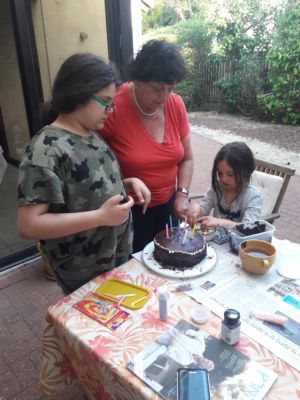 preparing the cake
