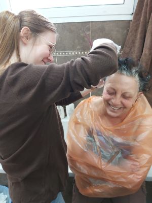 Lior dyeing granny's hair