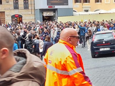 Pantheon crowd