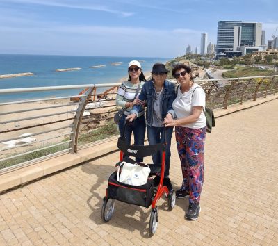 Louise Minda walk